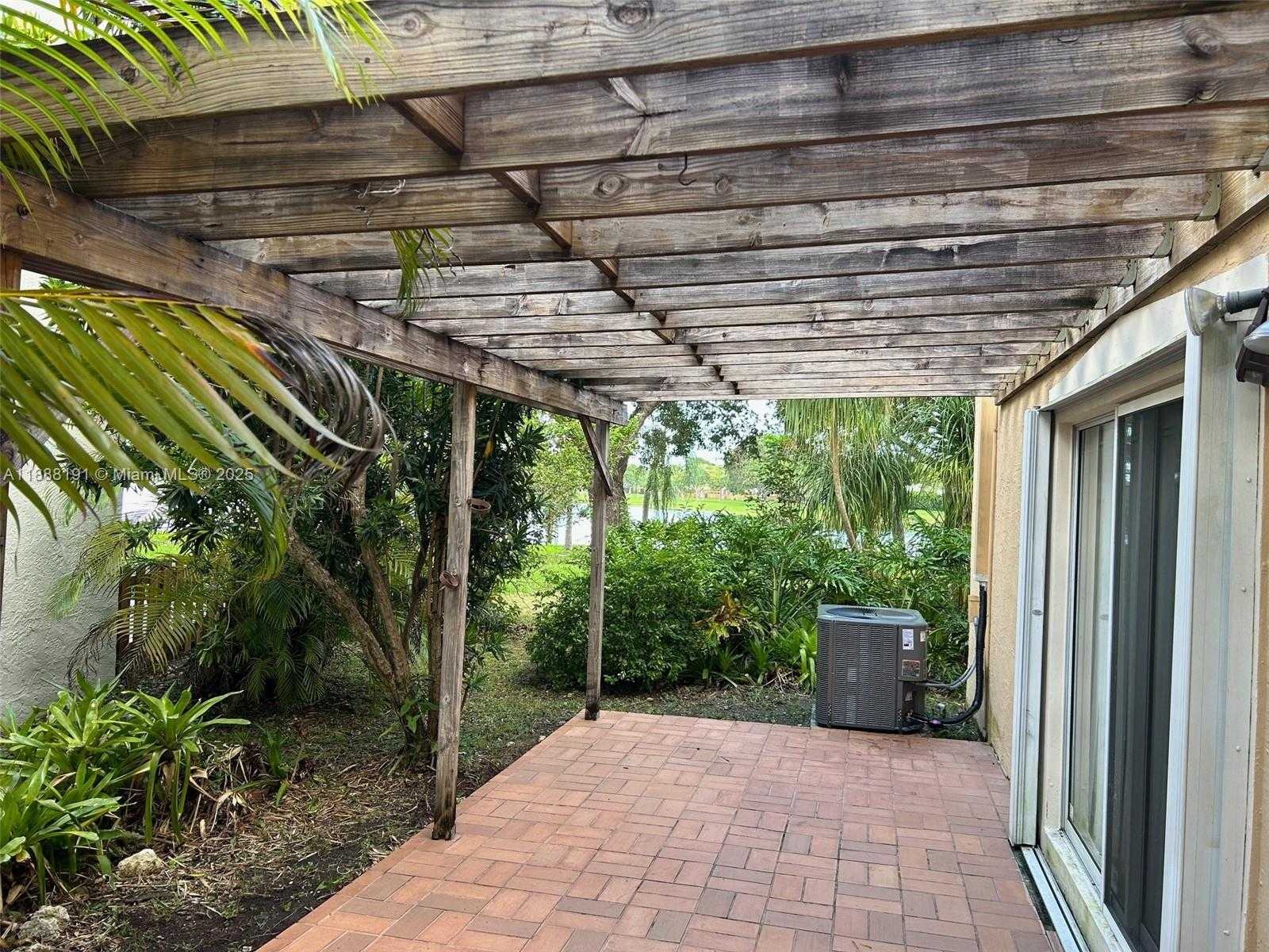 Small Image of 10889 SOUTH WEST 149TH PL, Miami Number 3