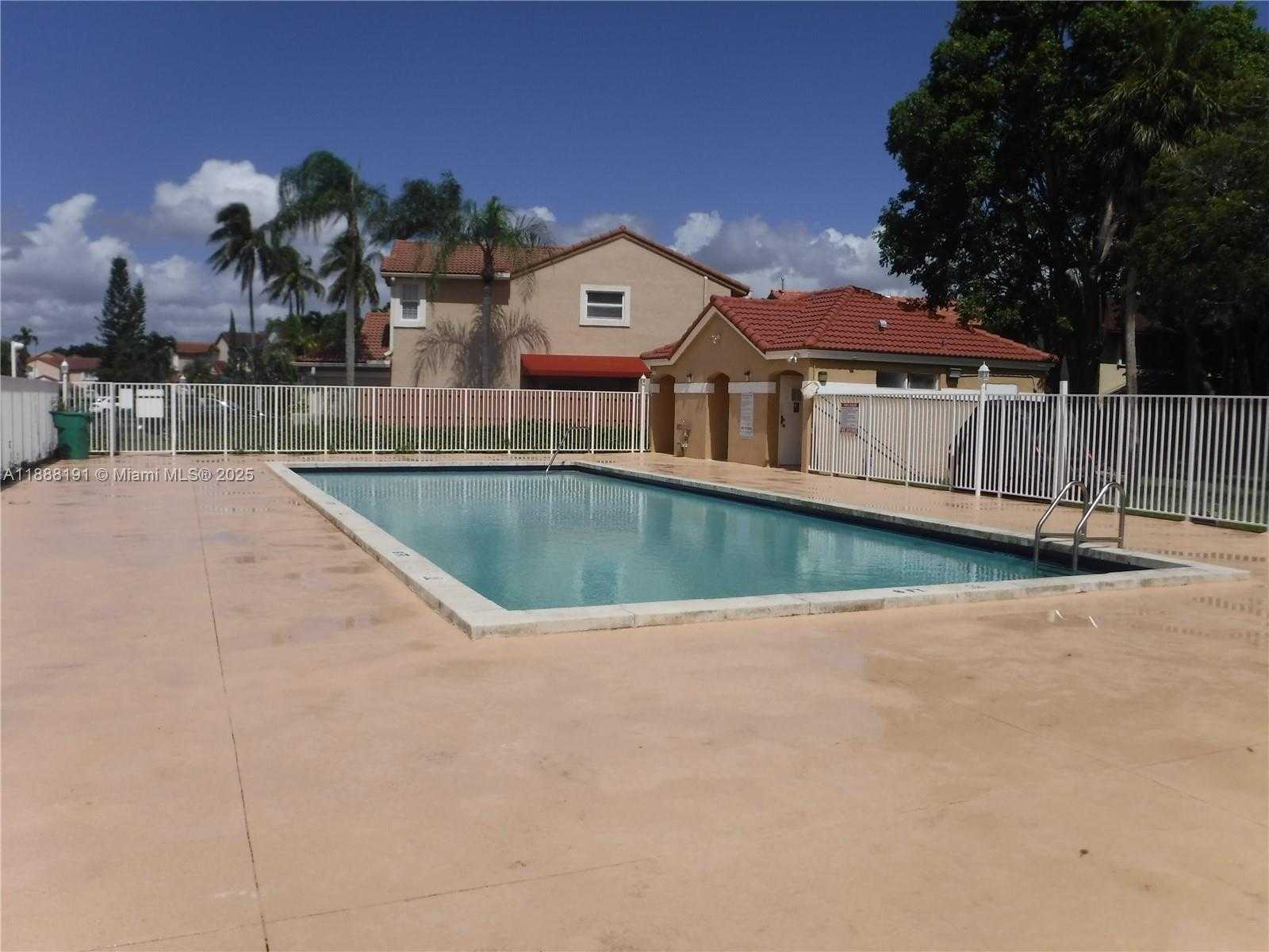 Small Image of 10889 SOUTH WEST 149TH PL, Miami Number 35