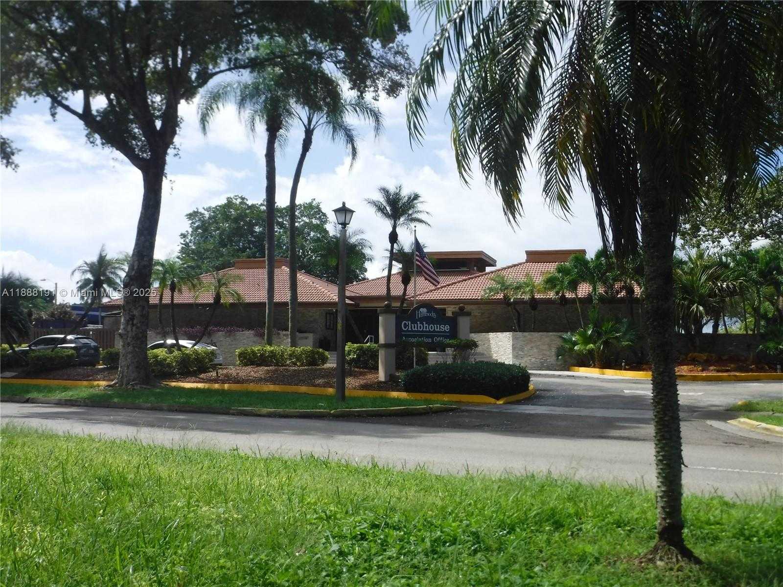 Small Image of 10889 SOUTH WEST 149TH PL, Miami Number 39