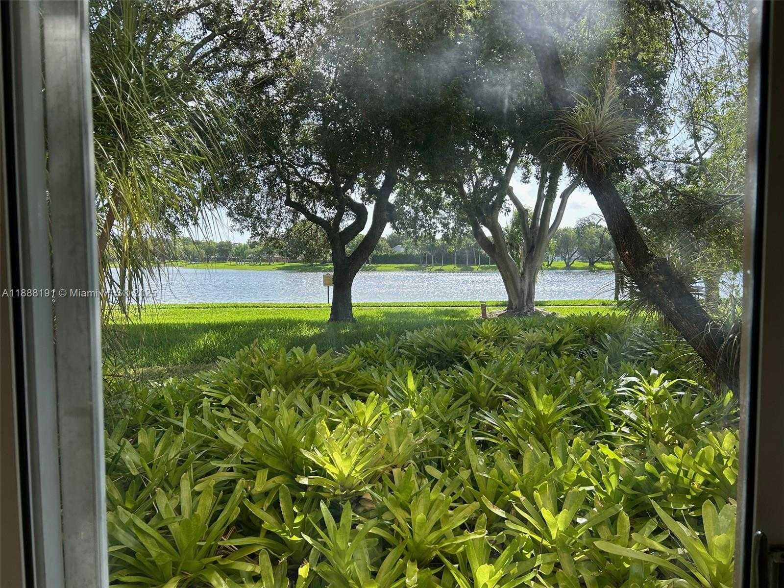 Small Image of 10889 SOUTH WEST 149TH PL, Miami Number 4