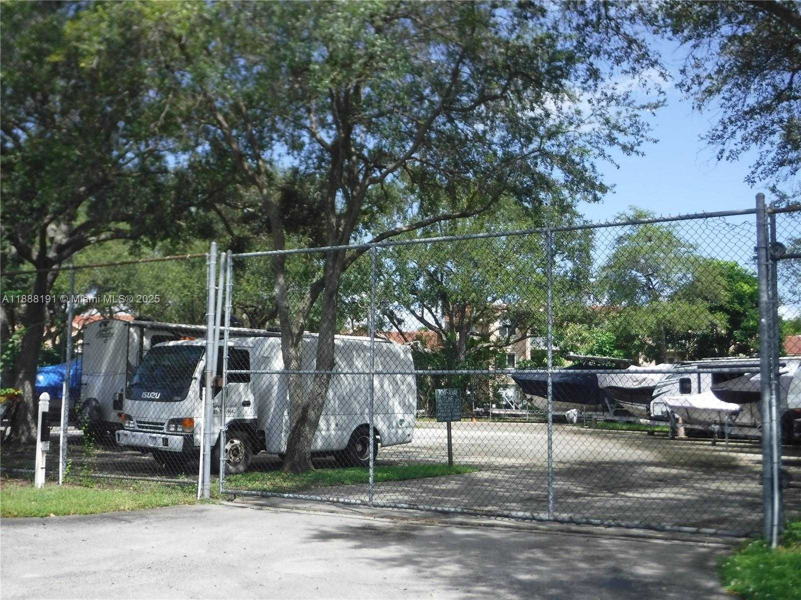 Small Image of 10889 SOUTH WEST 149TH PL, Miami Number 41