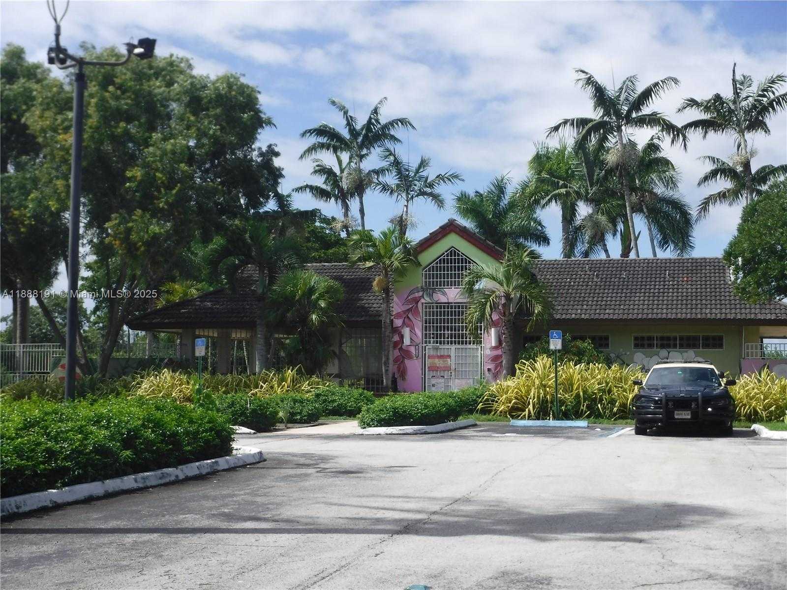 Small Image of 10889 SOUTH WEST 149TH PL, Miami Number 42