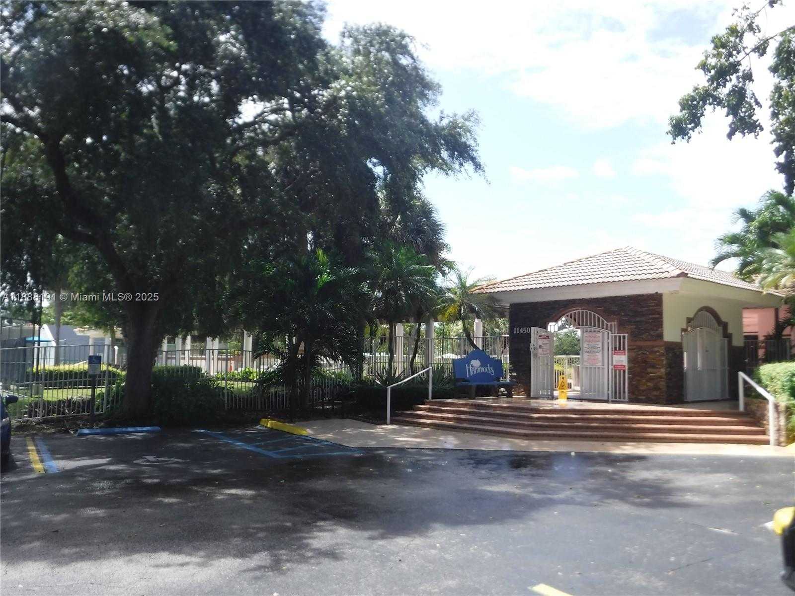 Small Image of 10889 SOUTH WEST 149TH PL, Miami Number 43