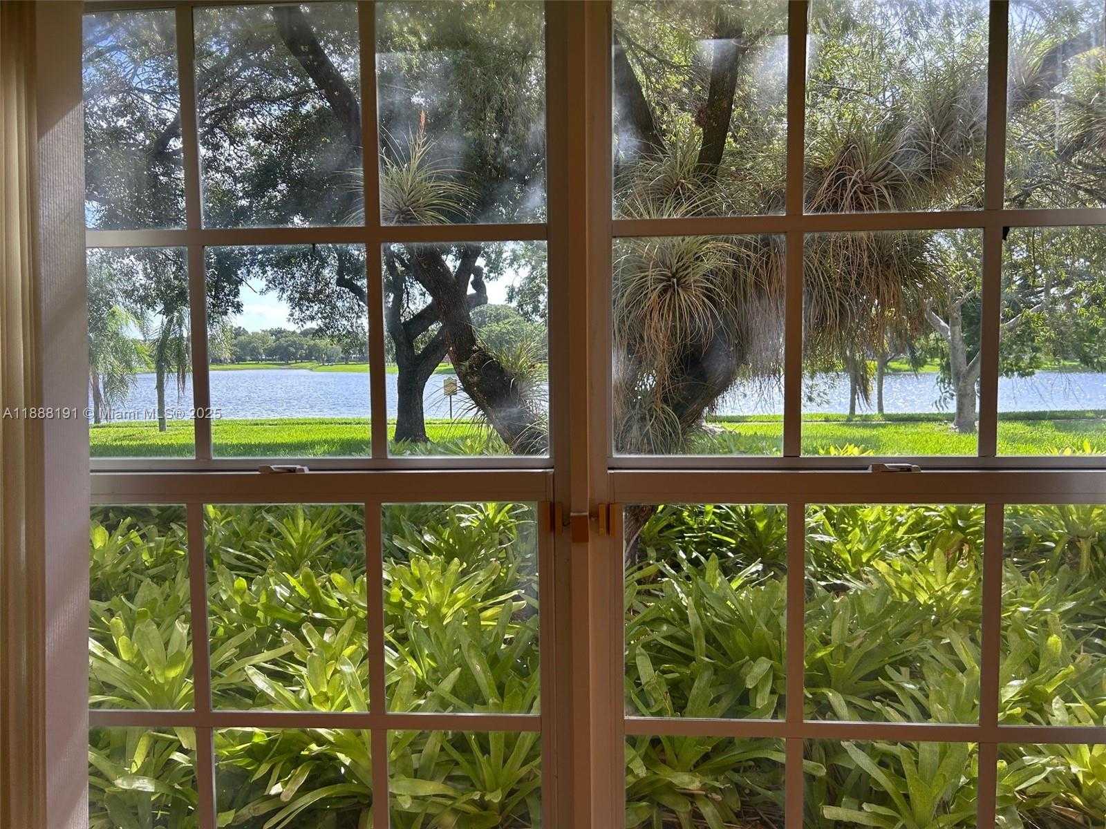 Small Image of 10889 SOUTH WEST 149TH PL, Miami Number 5