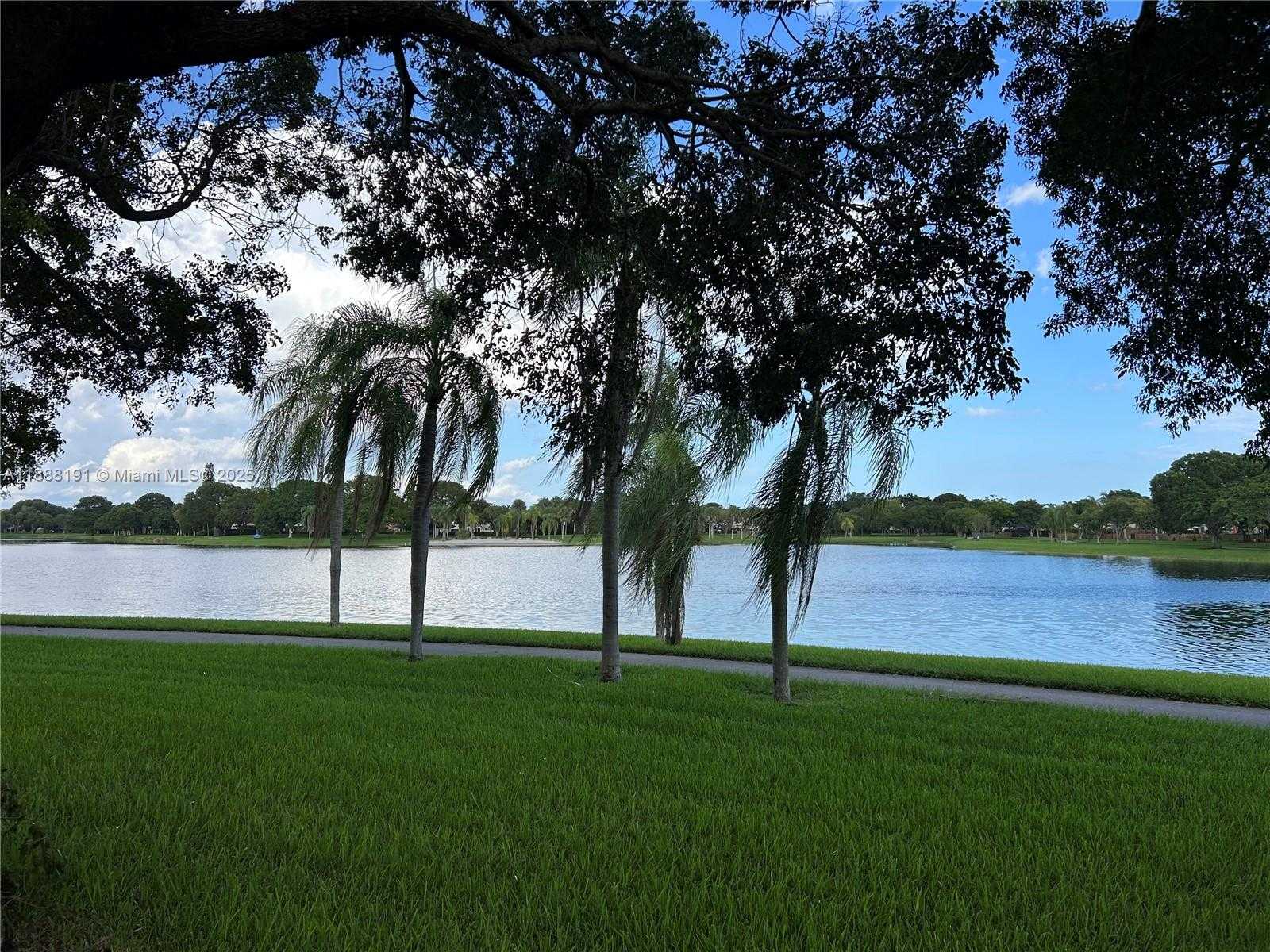 Small Image of 10889 SOUTH WEST 149TH PL, Miami Number 7