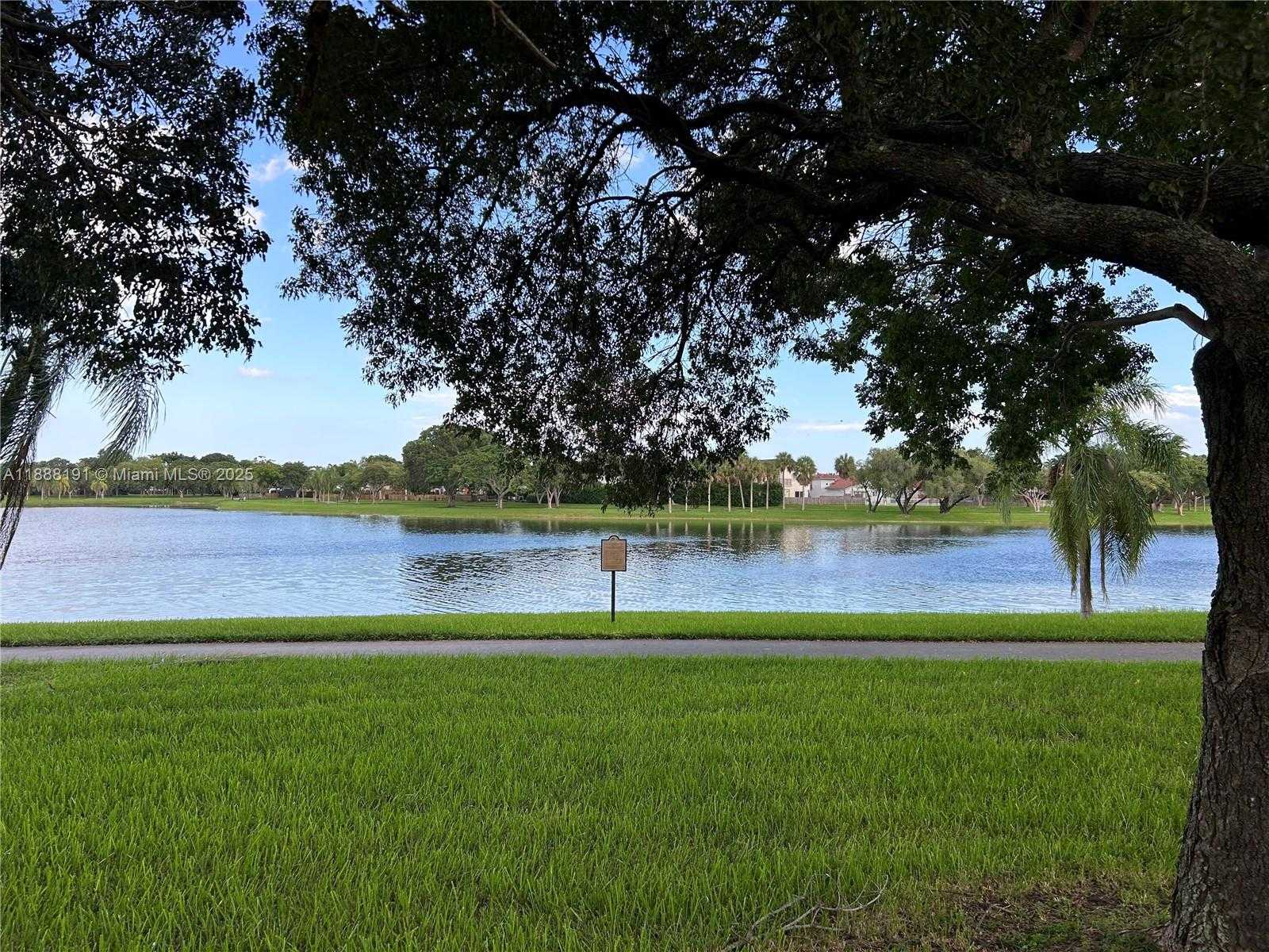 Small Image of 10889 SOUTH WEST 149TH PL, Miami Number 9