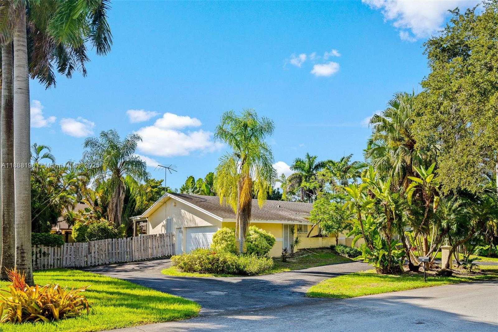 Small Image of 17900 SOUTH WEST 83RD AVE, Palmetto Bay Number 2