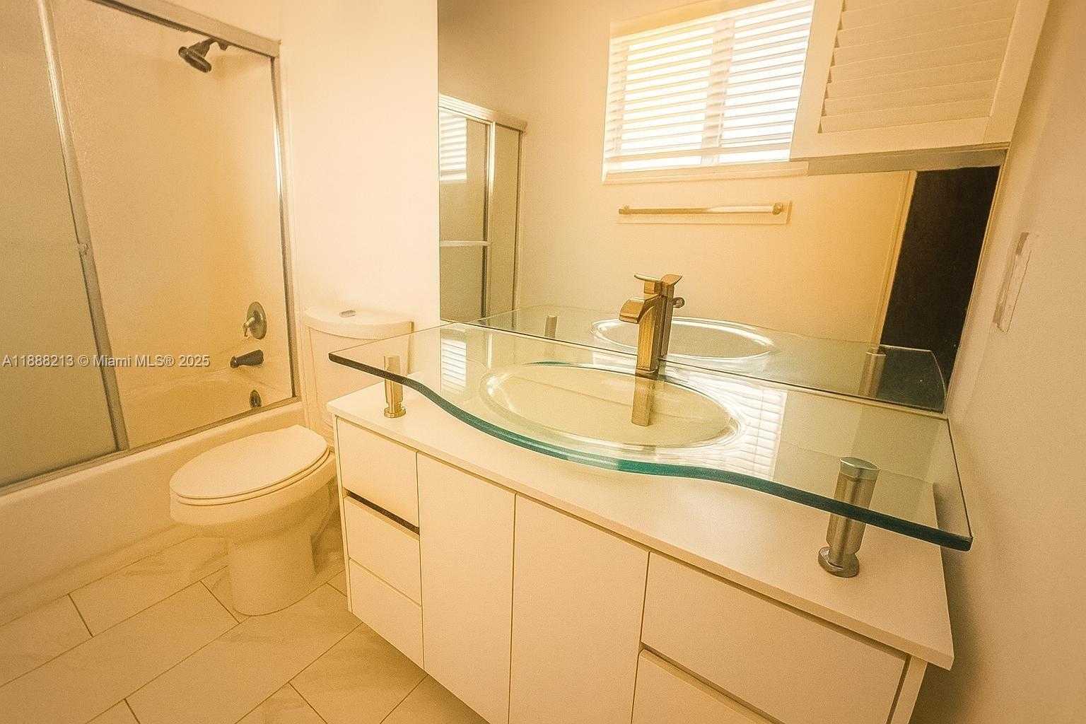 Small Image of 1422 CORUNA AVE, Coral Gables Number 10