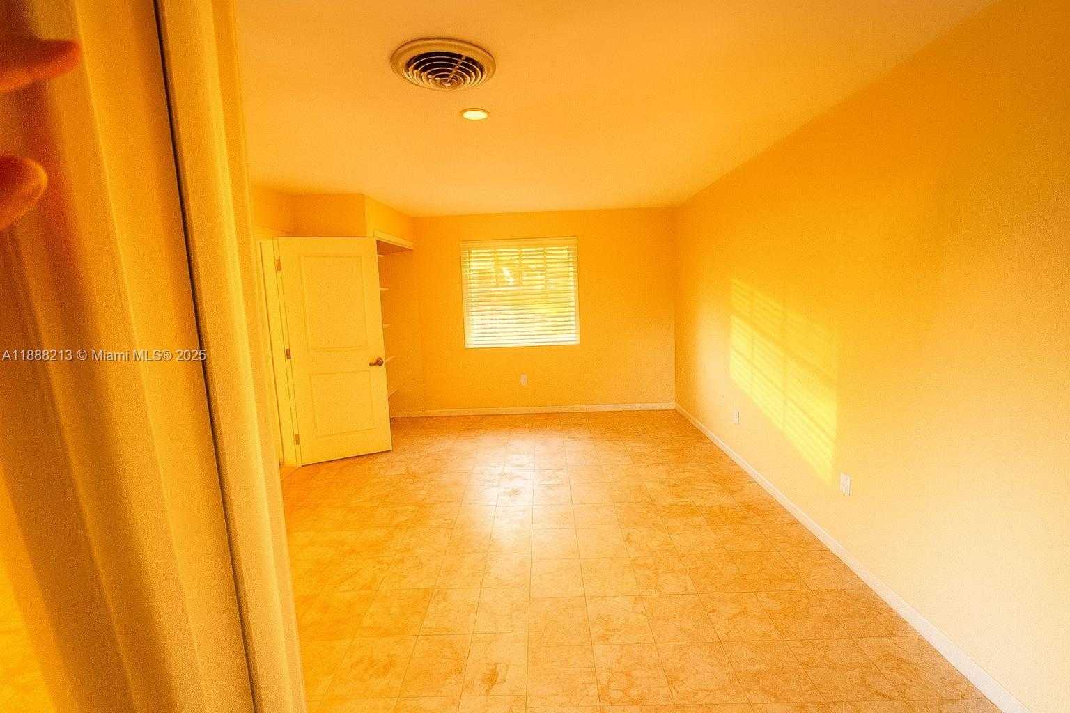 Small Image of 1422 CORUNA AVE, Coral Gables Number 12