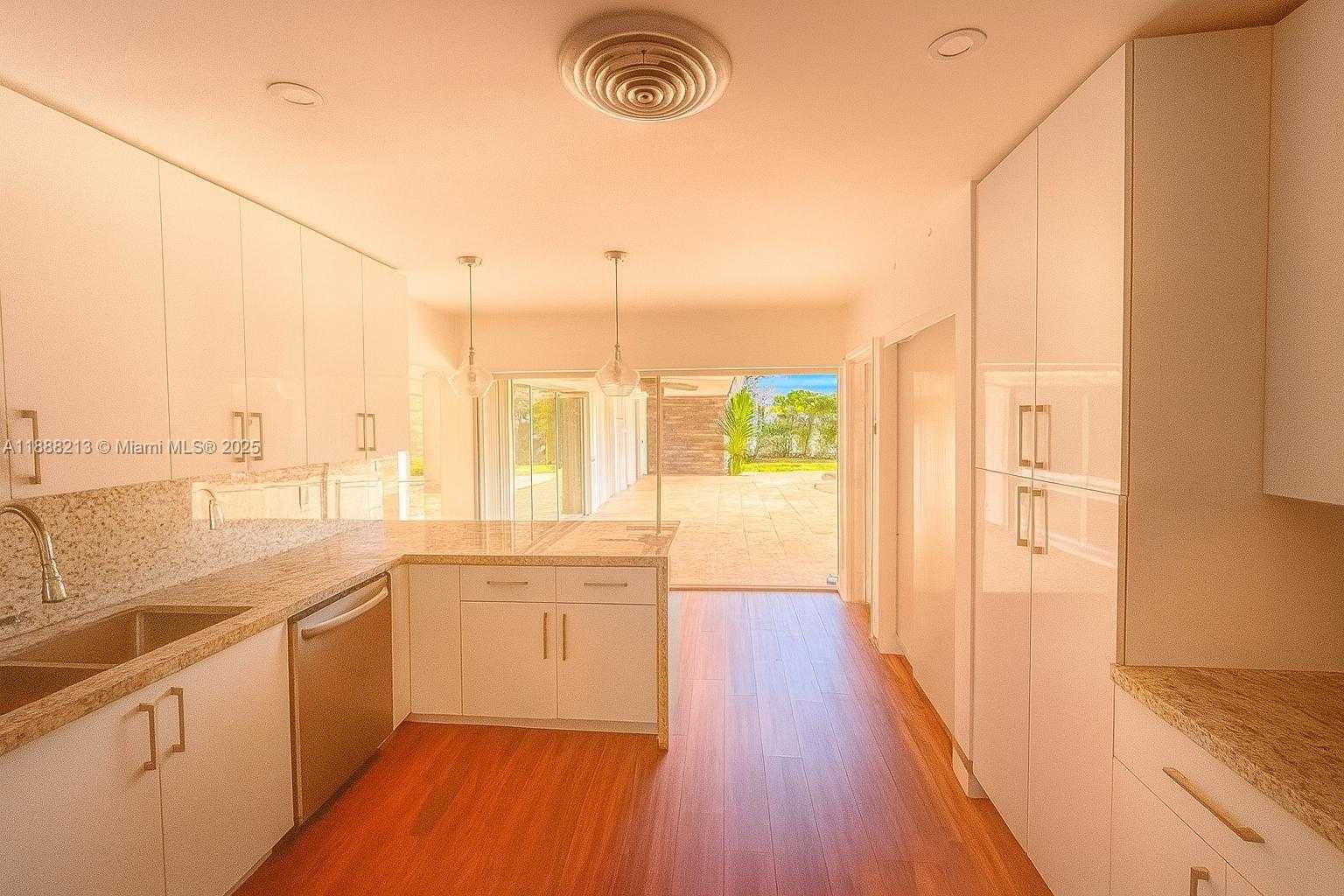 Small Image of 1422 CORUNA AVE, Coral Gables Number 13