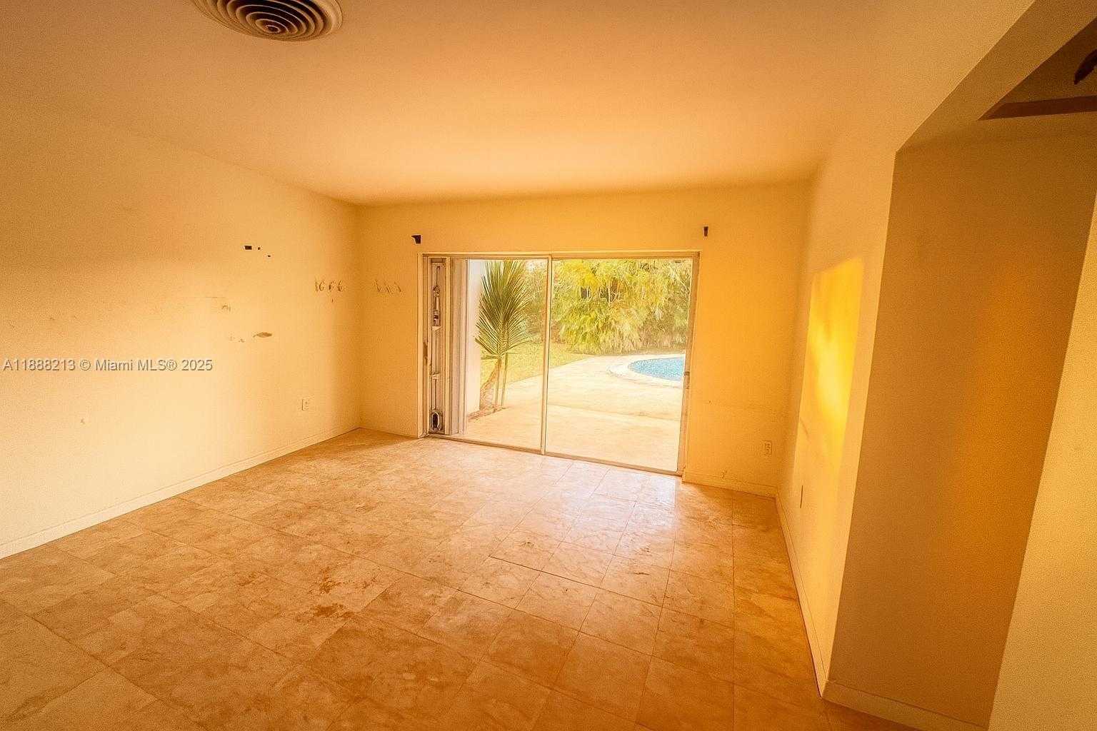 Small Image of 1422 CORUNA AVE, Coral Gables Number 14