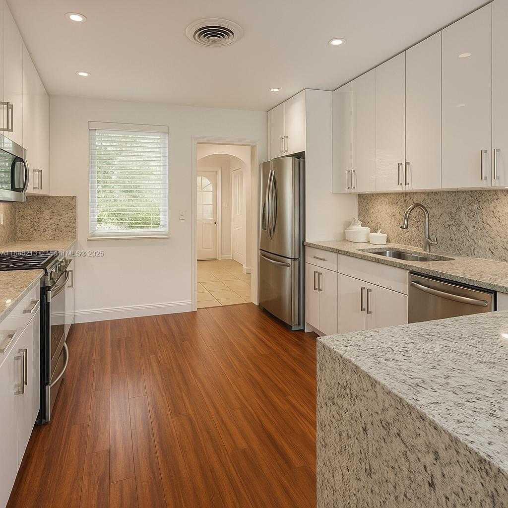 Small Image of 1422 CORUNA AVE, Coral Gables Number 3