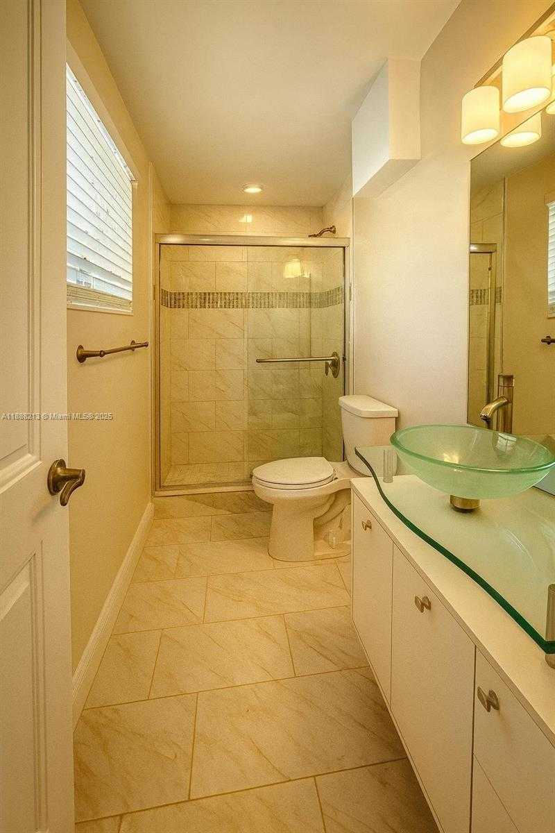 Small Image of 1422 CORUNA AVE, Coral Gables Number 5