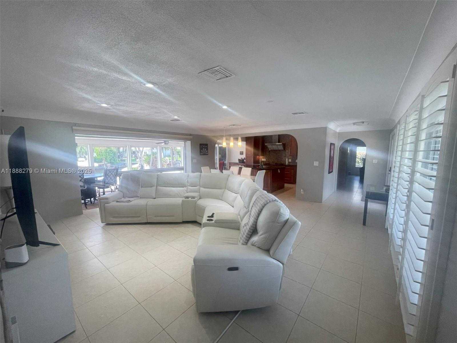 Small Image of 2740 NORTH EAST 6TH ST, Pompano Beach Number 17