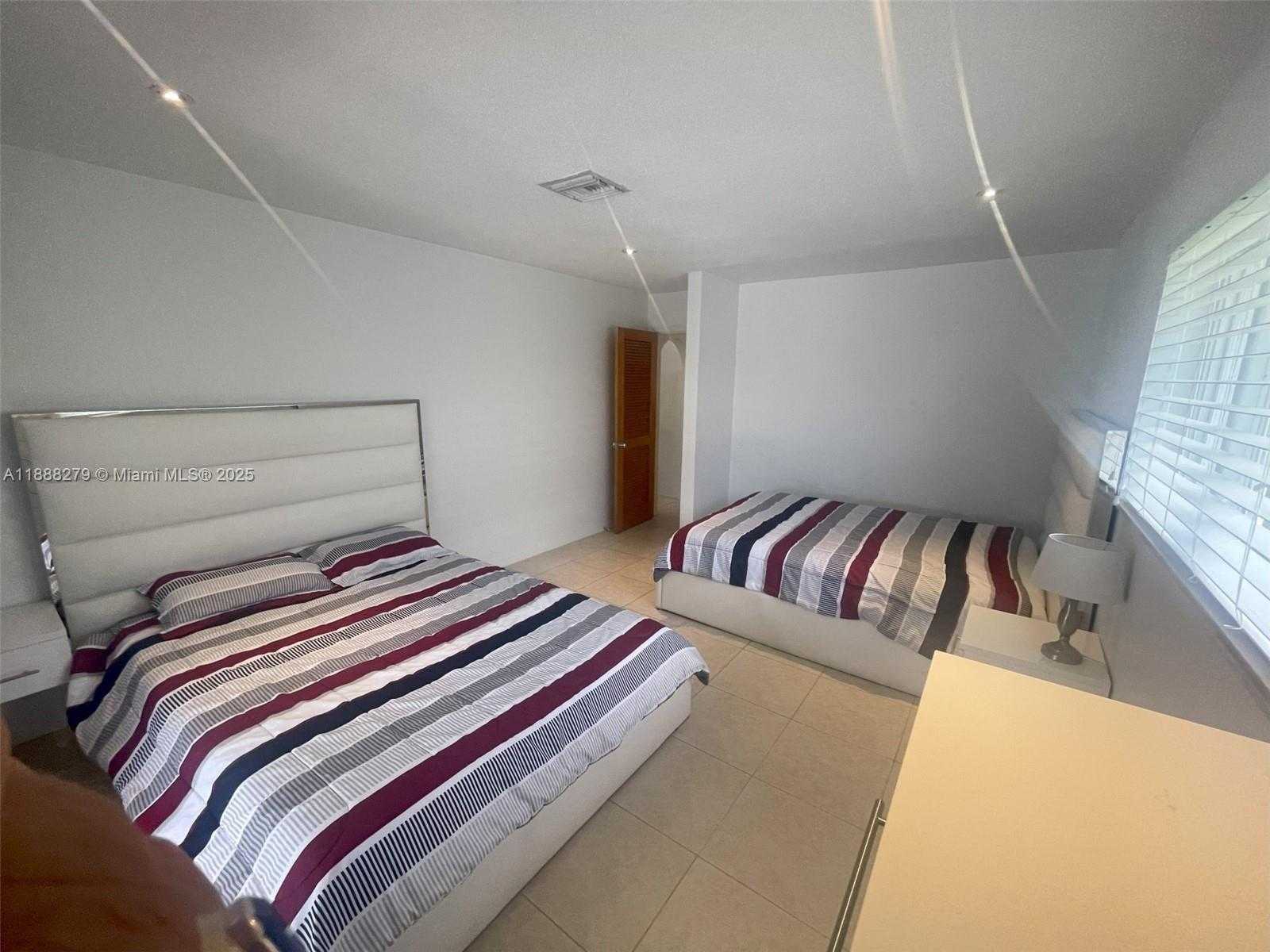 Small Image of 2740 NORTH EAST 6TH ST, Pompano Beach Number 31