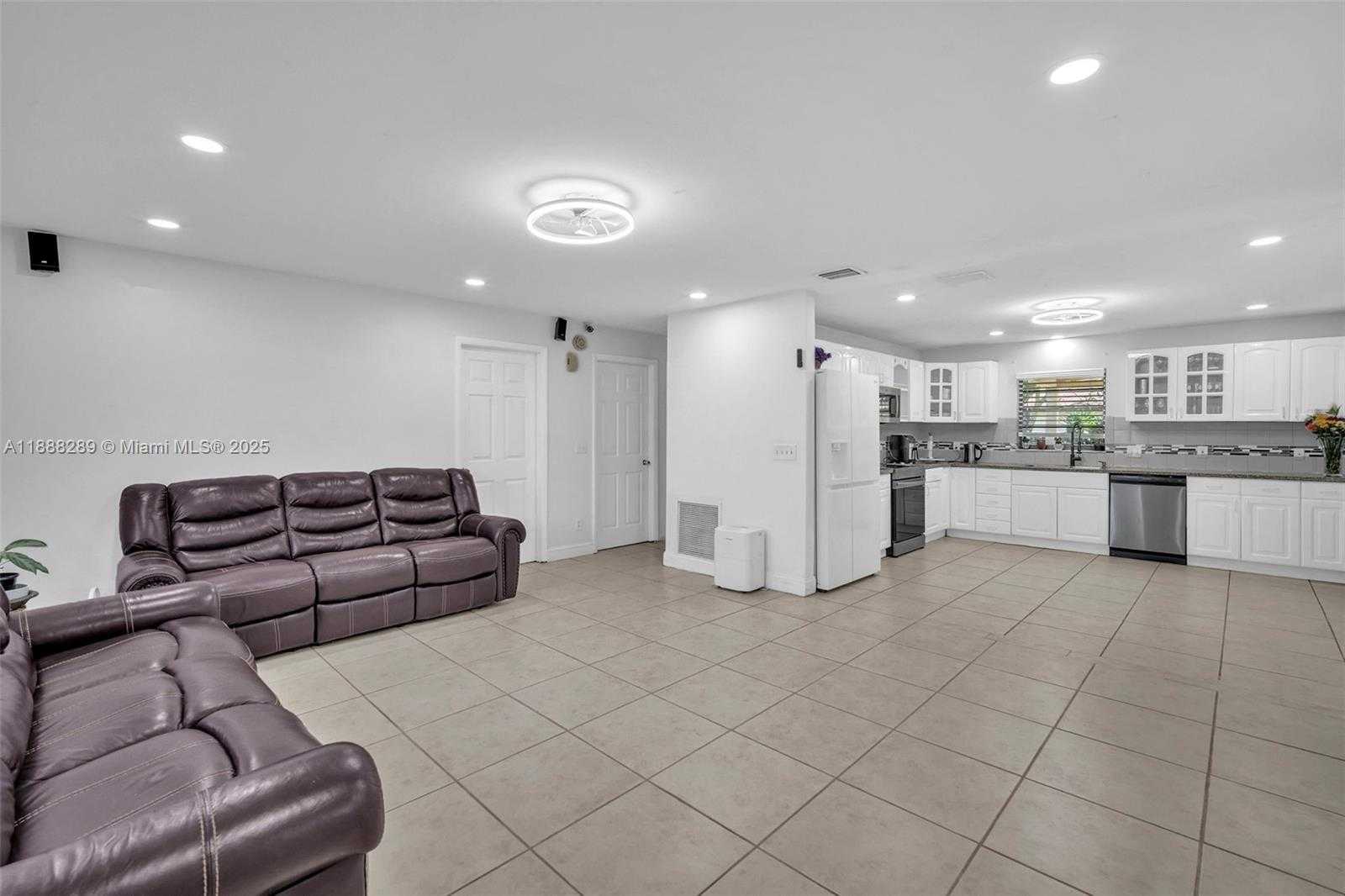 Small Image of 1821 SOUTH WEST 98TH TER, Miramar Number 2