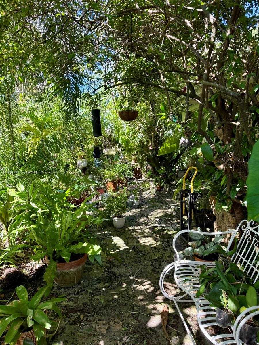 Small Image of 10901 NORTH EAST 3RD AVE, Miami Number 10