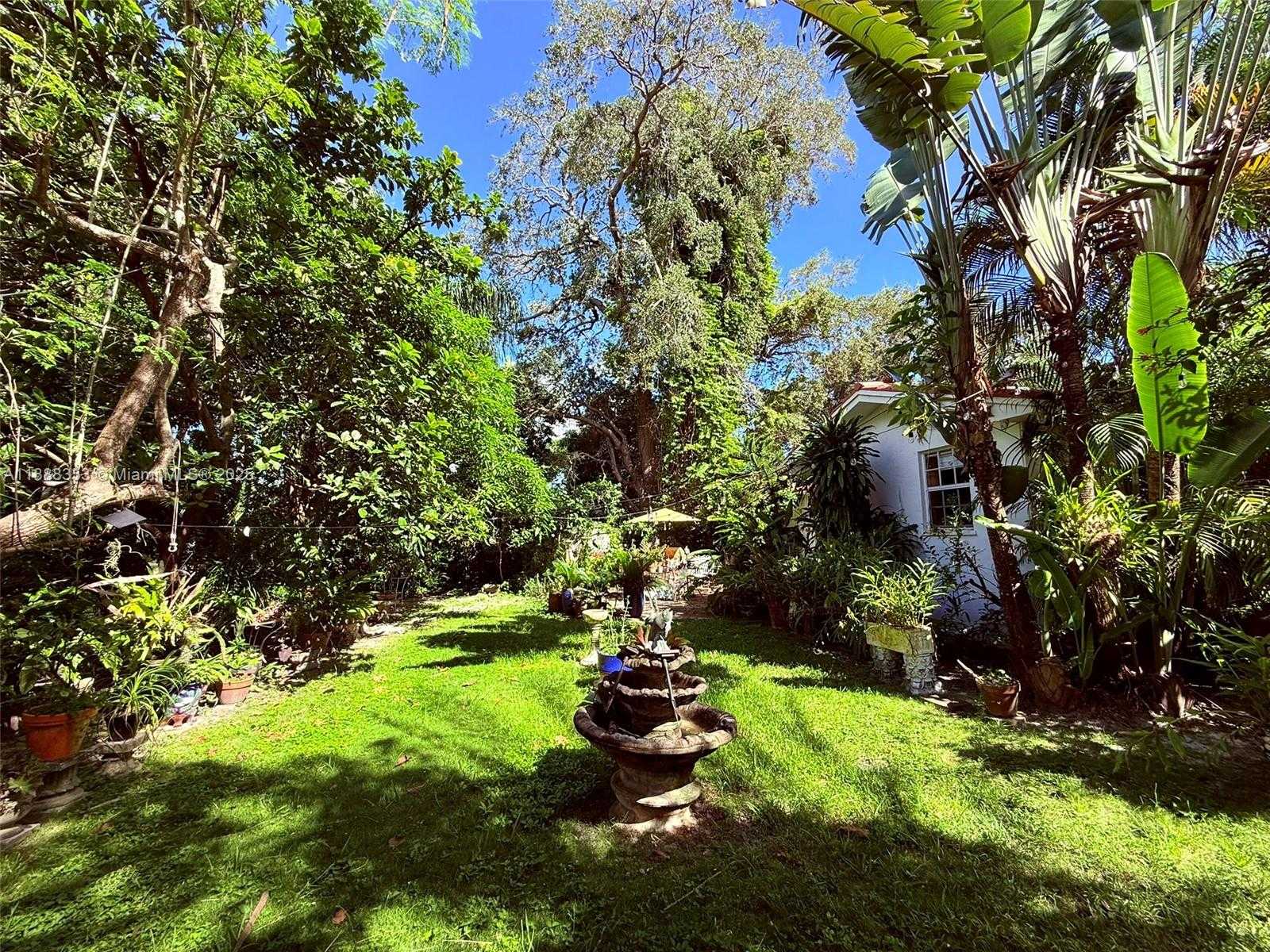 Small Image of 10901 NORTH EAST 3RD AVE, Miami Number 15