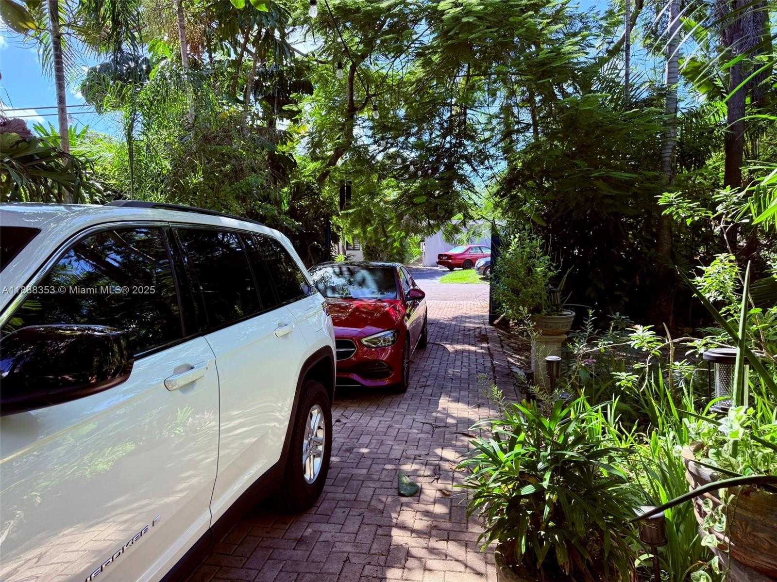 Small Image of 10901 NORTH EAST 3RD AVE, Miami Number 27