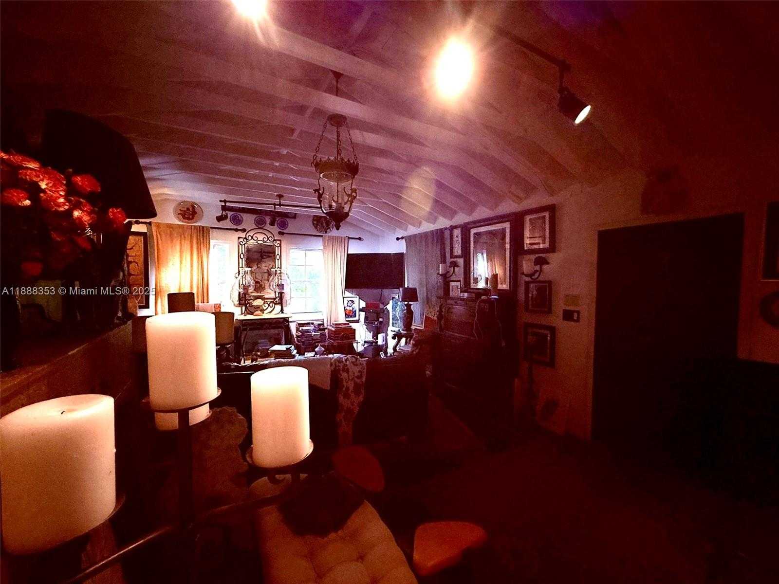 Small Image of 10901 NORTH EAST 3RD AVE, Miami Number 40