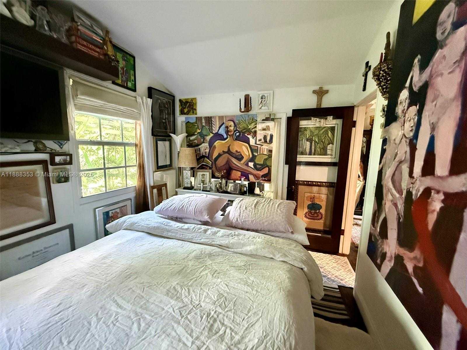 Small Image of 10901 NORTH EAST 3RD AVE, Miami Number 62