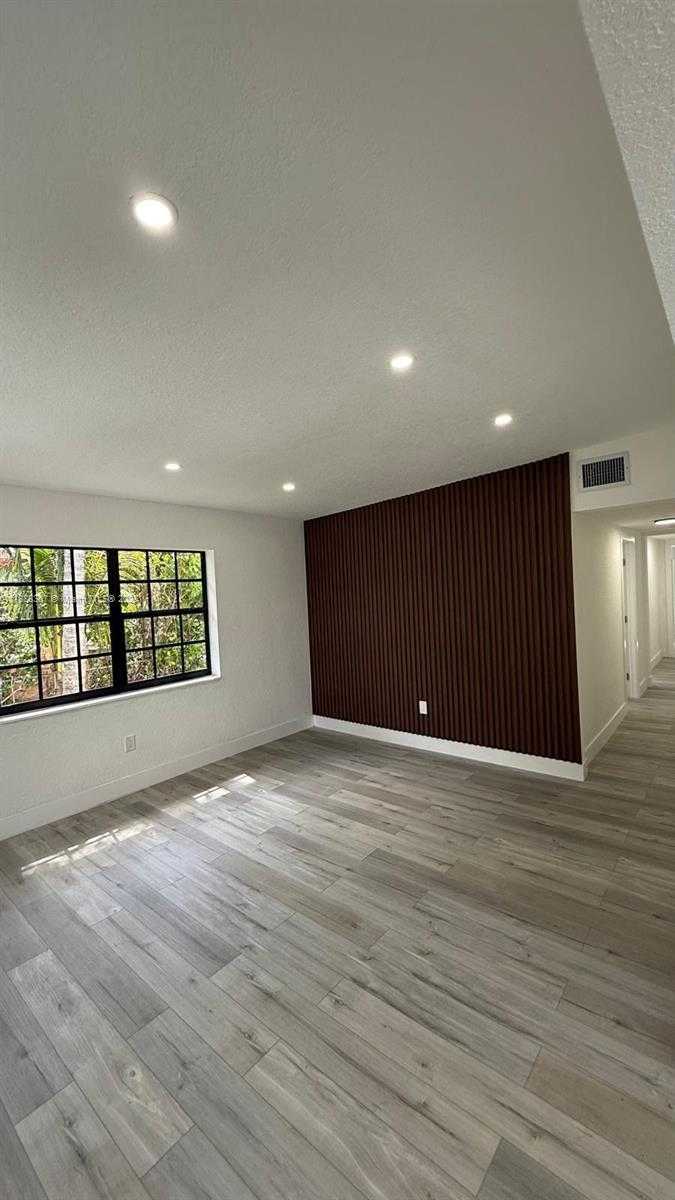 Small Image of 980 NORTH EAST 146TH ST, North Miami Number 12