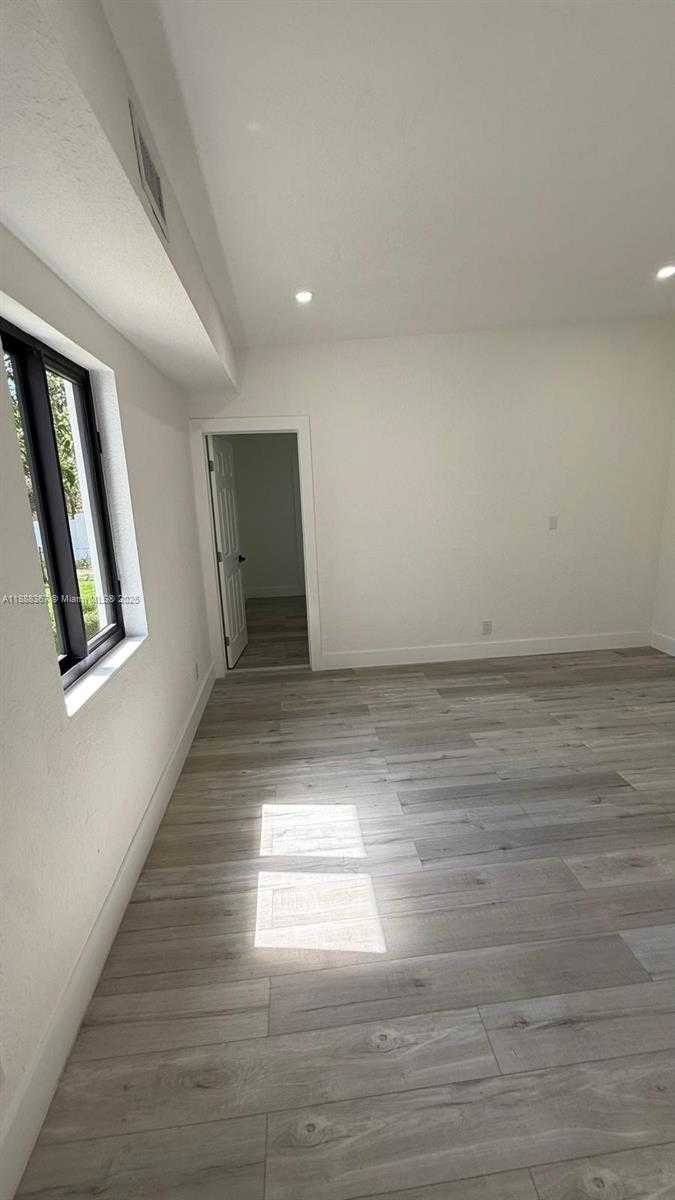Small Image of 980 NORTH EAST 146TH ST, North Miami Number 33