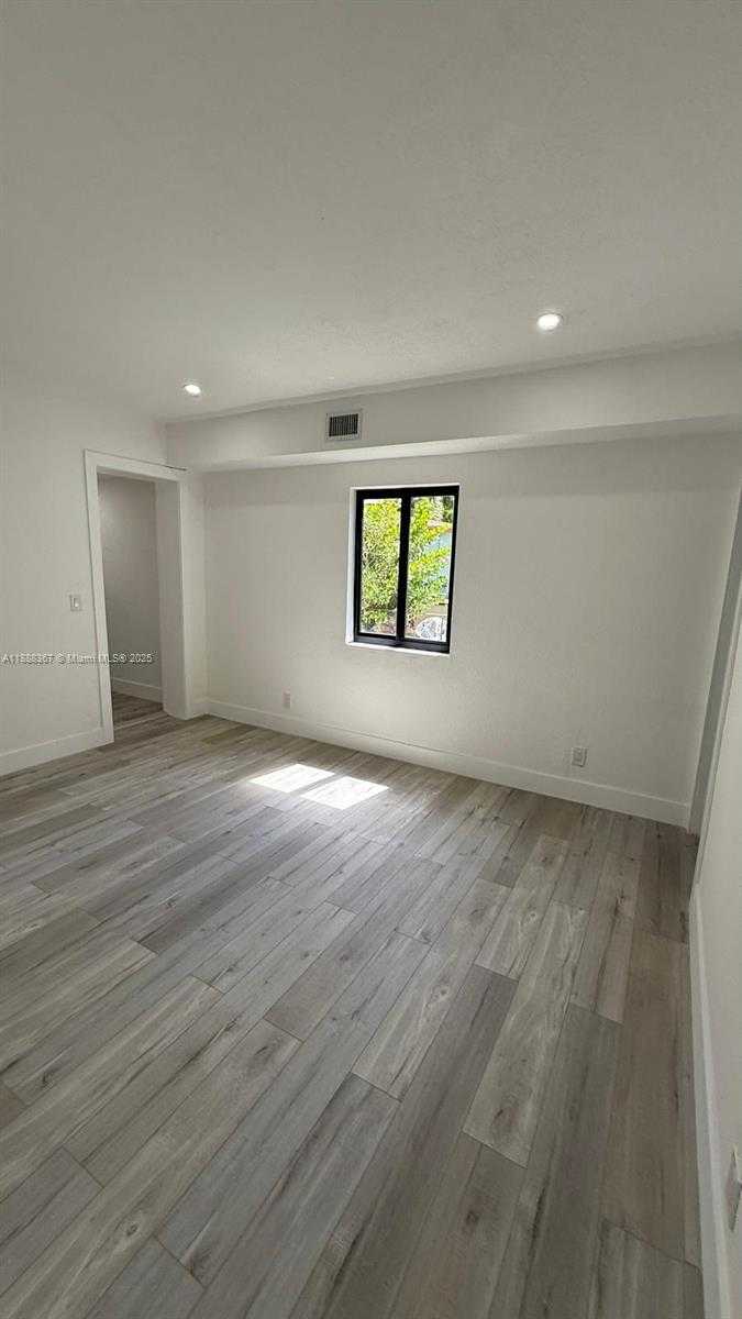 Small Image of 980 NORTH EAST 146TH ST, North Miami Number 34