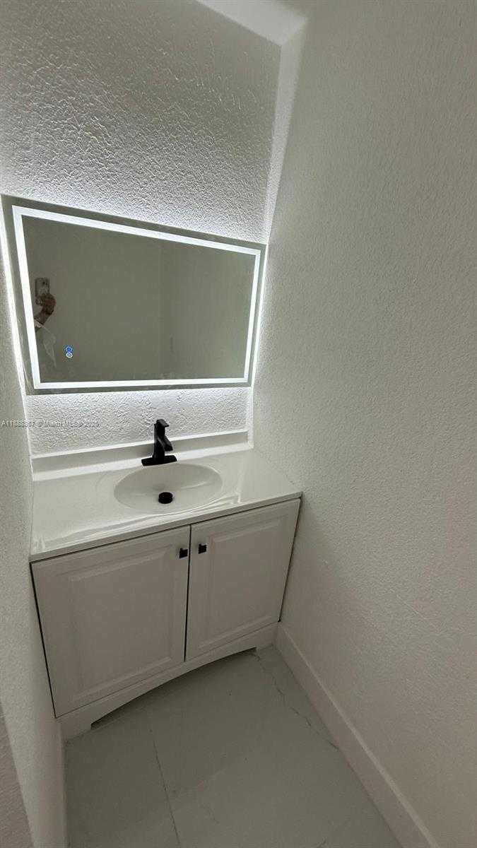 Small Image of 980 NORTH EAST 146TH ST, North Miami Number 36
