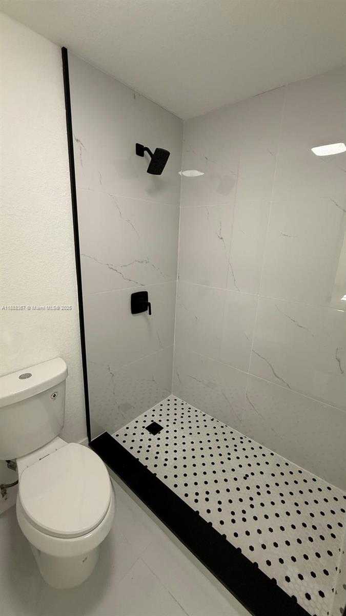 Small Image of 980 NORTH EAST 146TH ST, North Miami Number 37