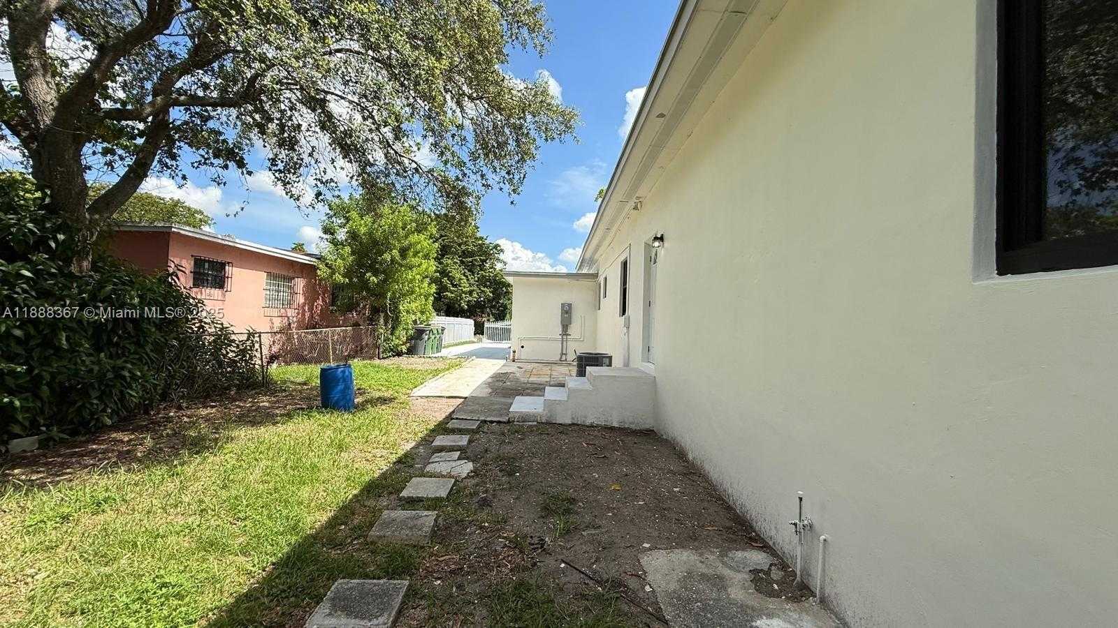 Small Image of 980 NORTH EAST 146TH ST, North Miami Number 39