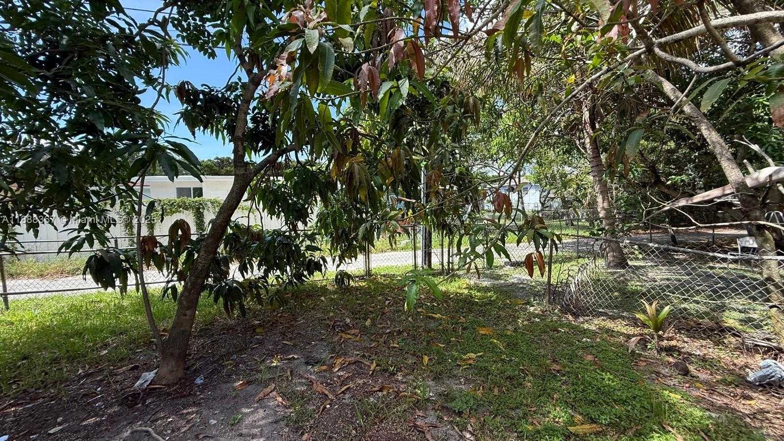 Small Image of 980 NORTH EAST 146TH ST, North Miami Number 40