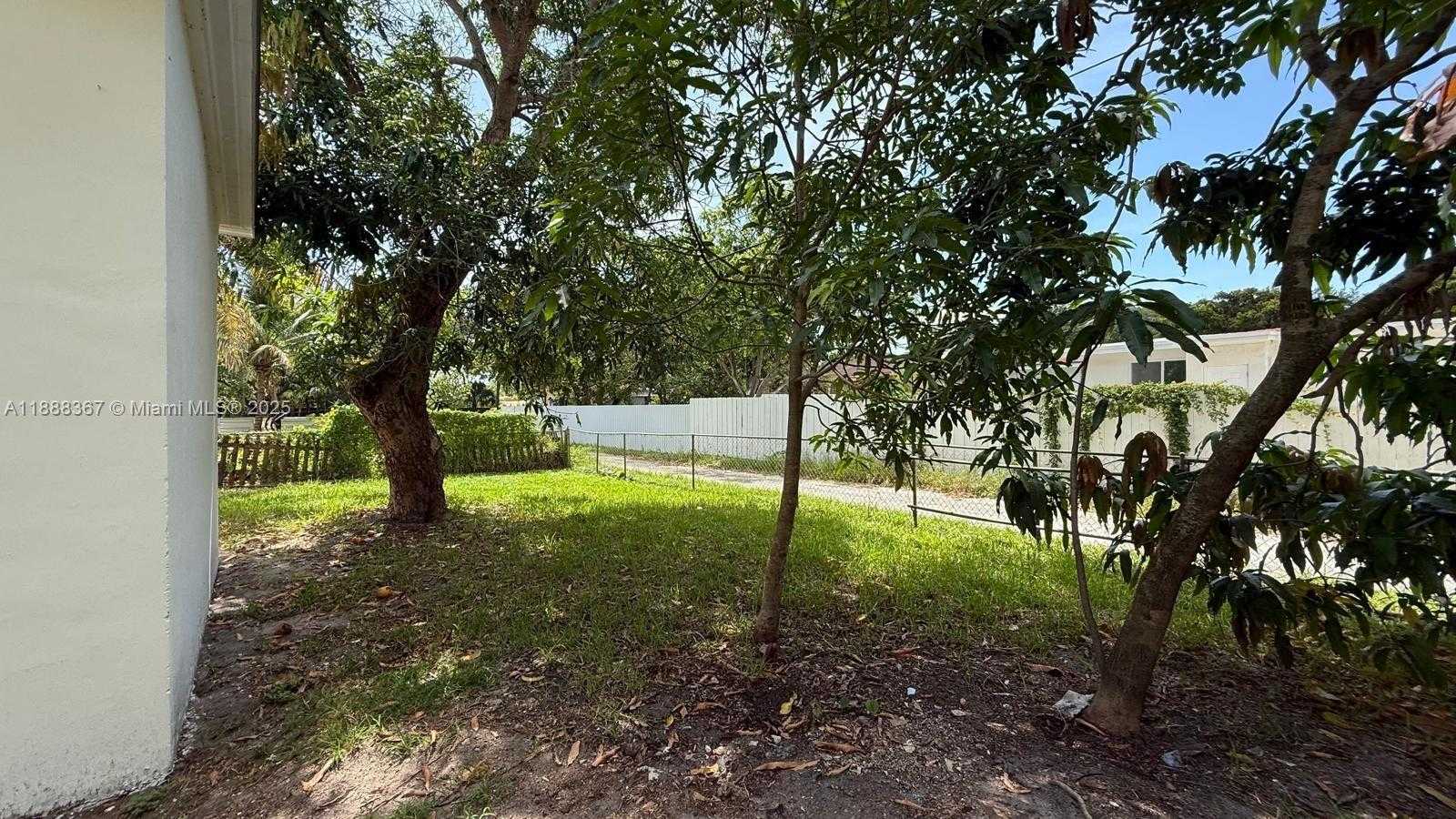 Small Image of 980 NORTH EAST 146TH ST, North Miami Number 41