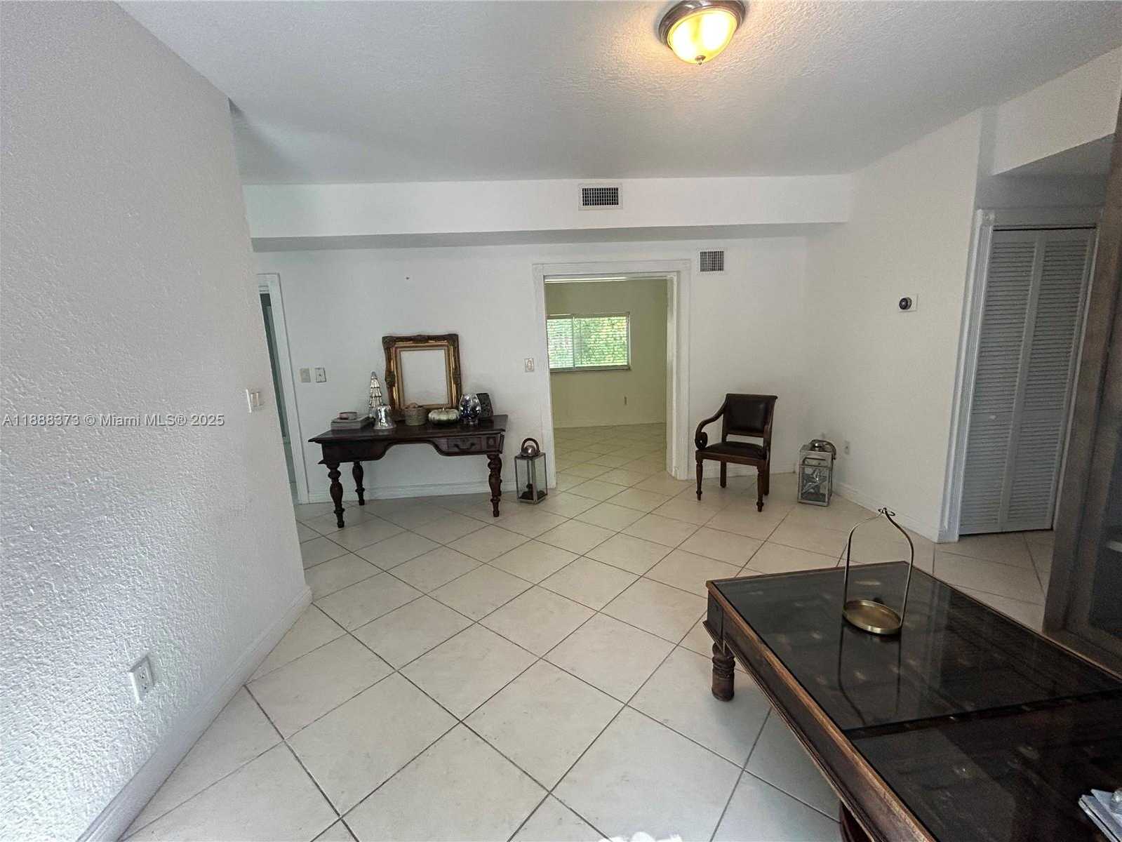 Small Image of Miami Number 7