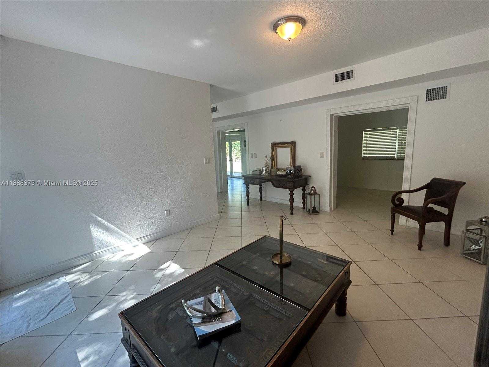 Small Image of Miami Number 8