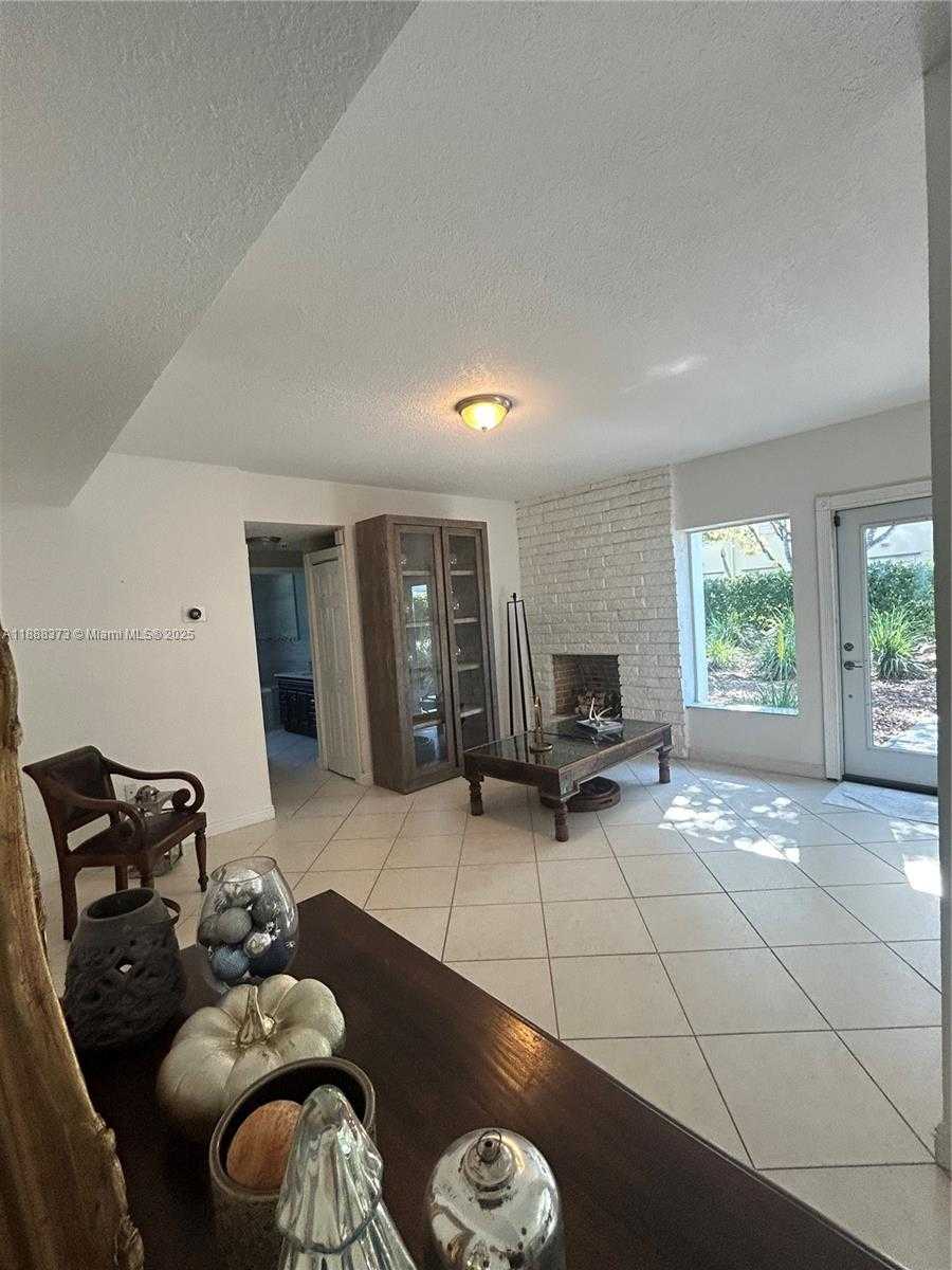 Small Image of Miami Number 9