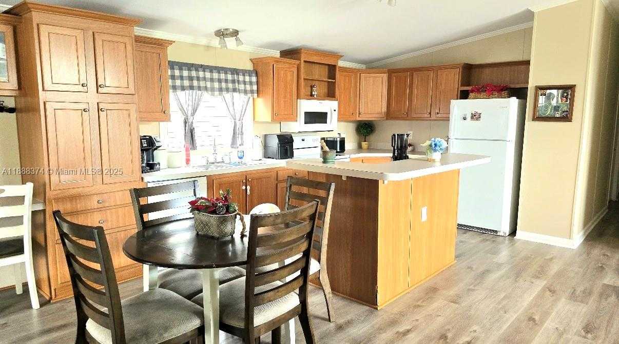 Small Image of 16 HOLLY LN, Davie Number 10