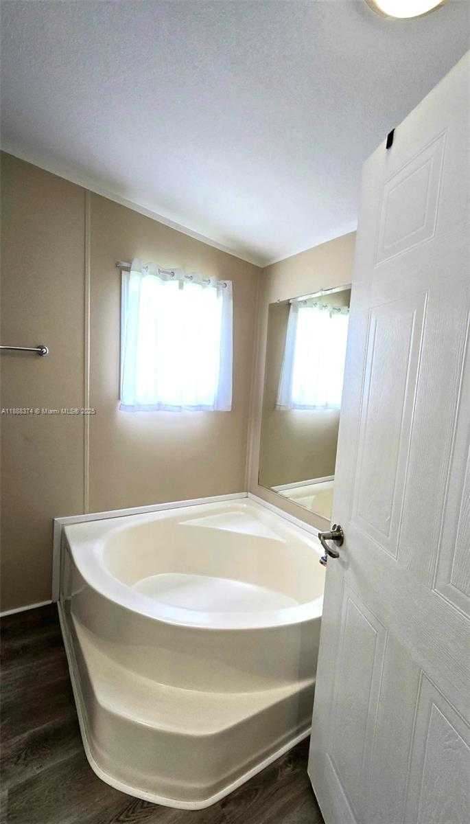 Small Image of 16 HOLLY LN, Davie Number 17