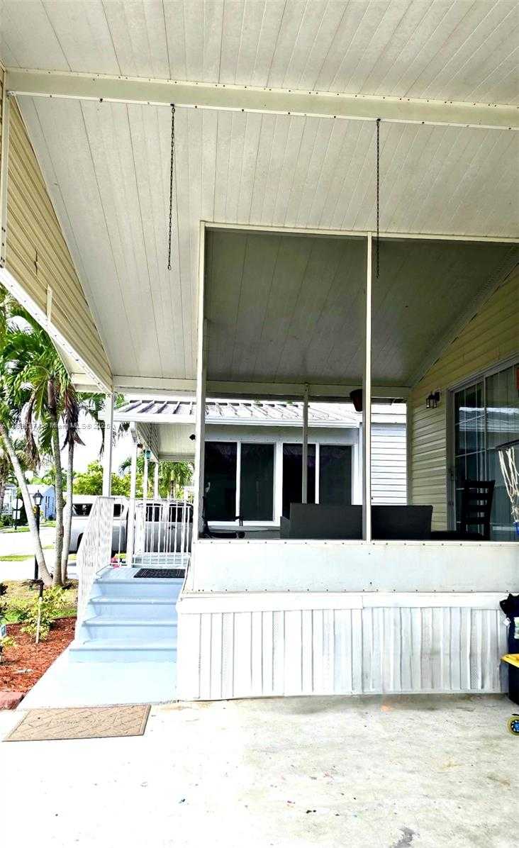 Small Image of 16 HOLLY LN, Davie Number 4