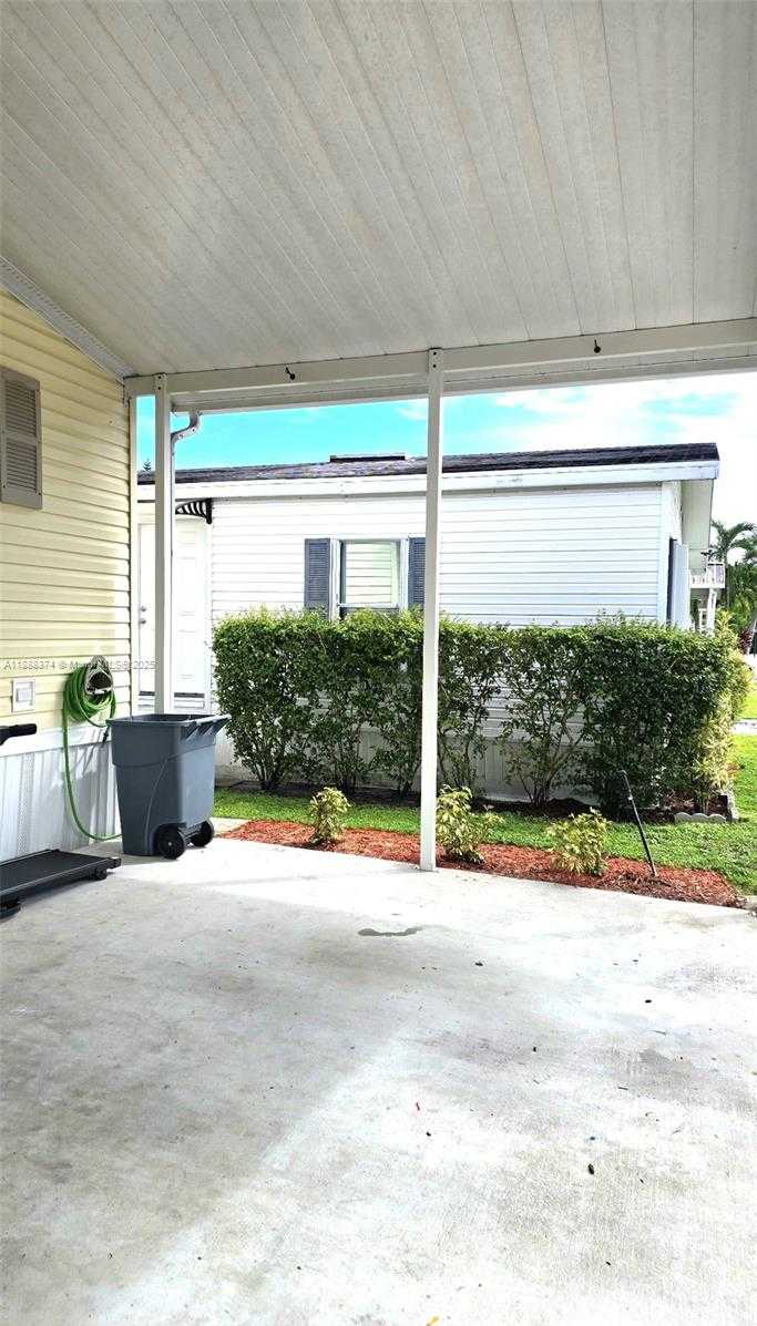 Small Image of 16 HOLLY LN, Davie Number 6
