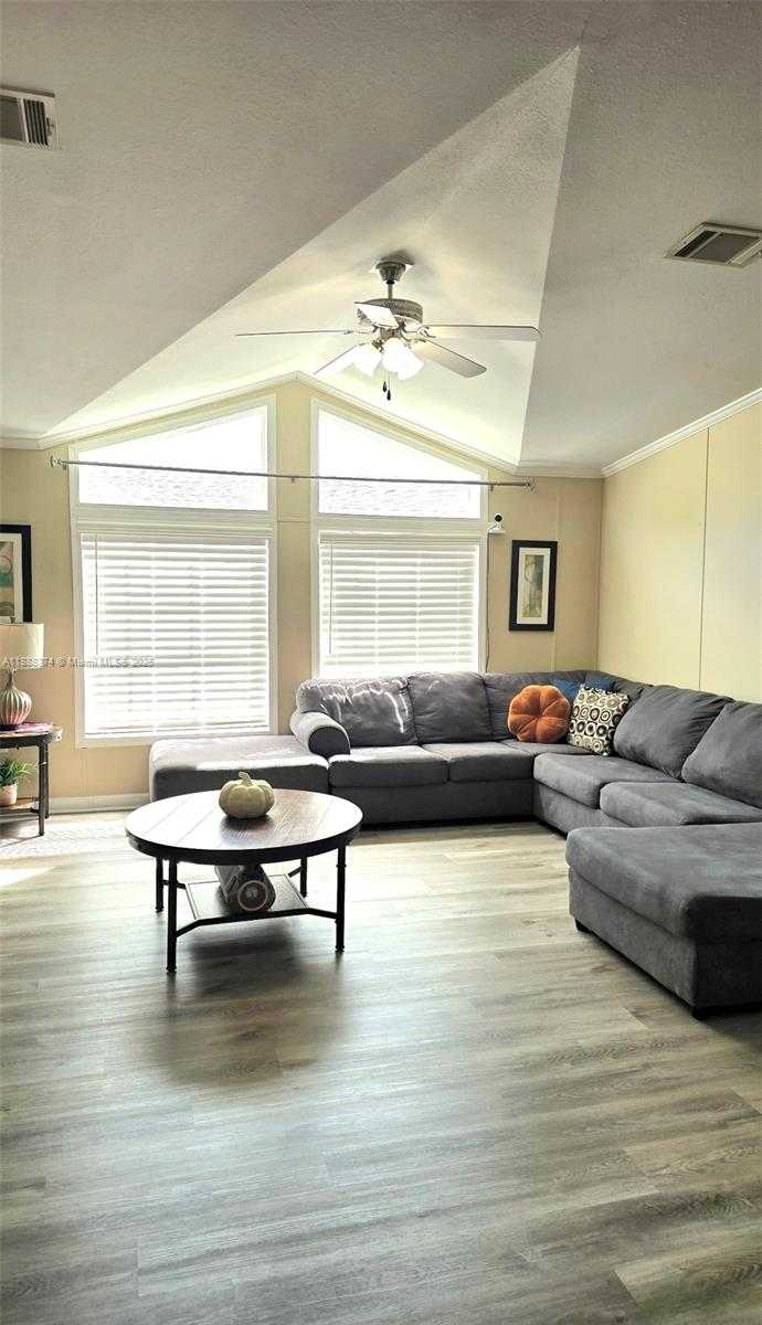 Small Image of 16 HOLLY LN, Davie Number 7