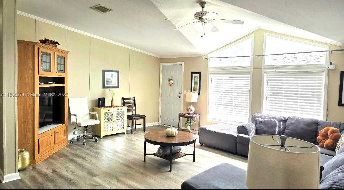 Small Image of 16 HOLLY LN, Davie Number 9