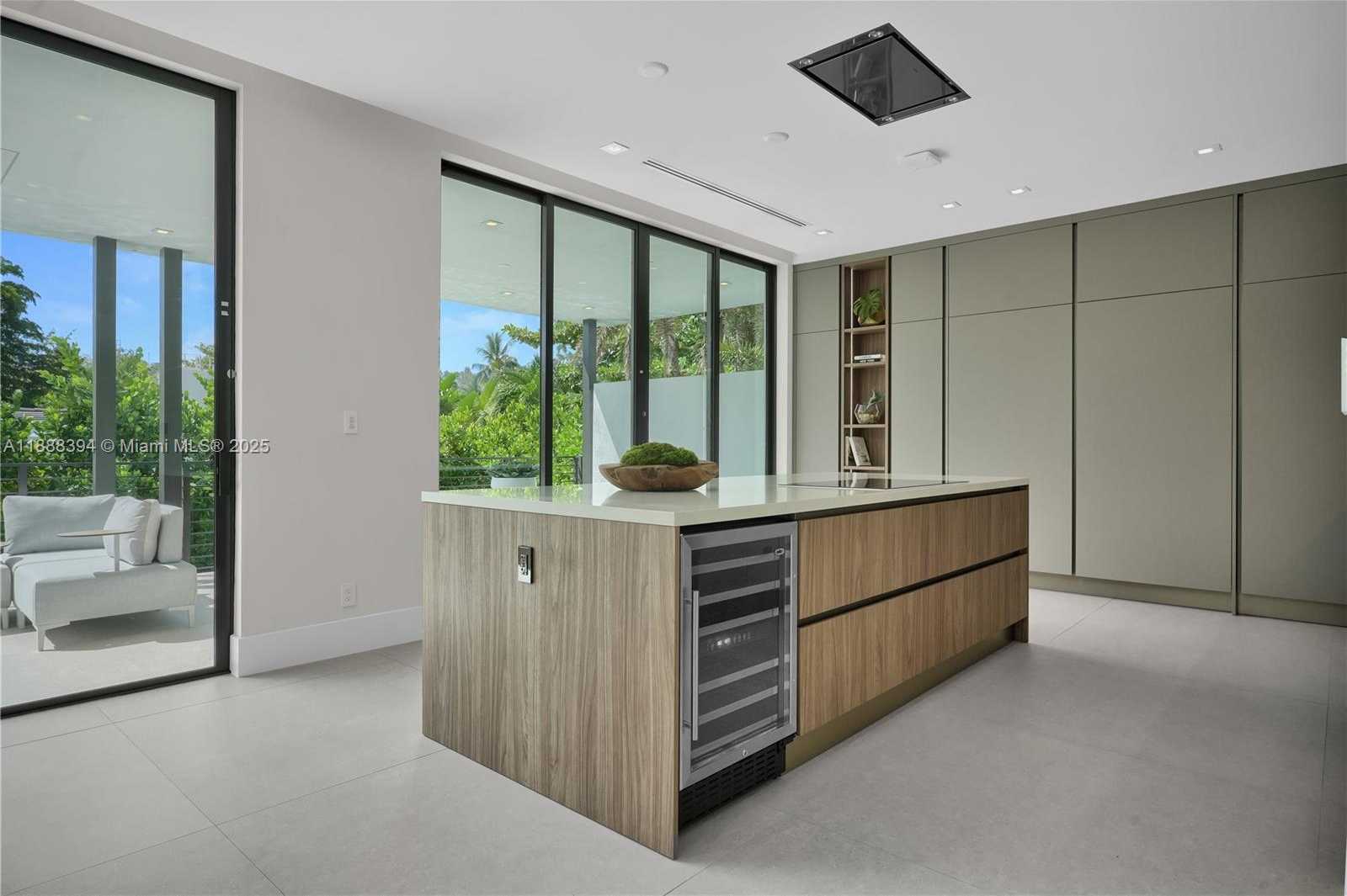 Small Image of 100 HAMPTON LN, Key Biscayne Number 15