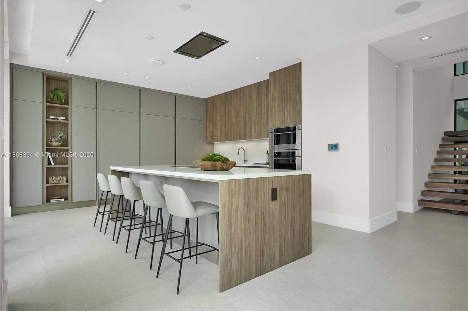 Small Image of 100 HAMPTON LN, Key Biscayne Number 16