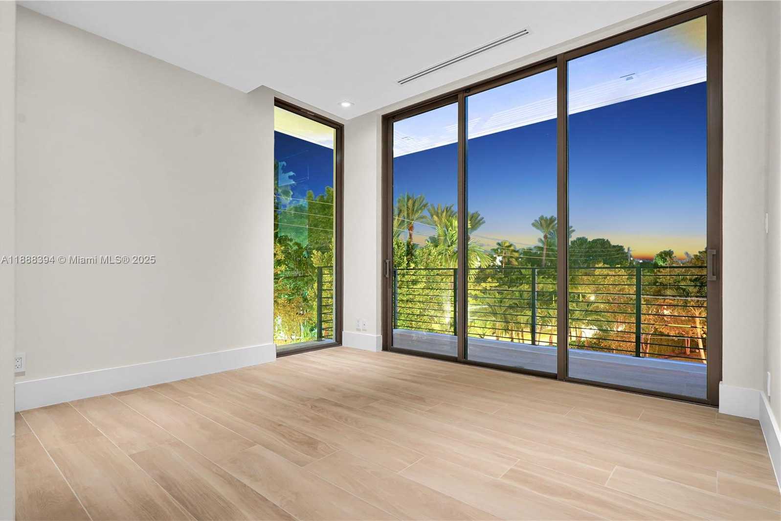 Small Image of 100 HAMPTON LN, Key Biscayne Number 23
