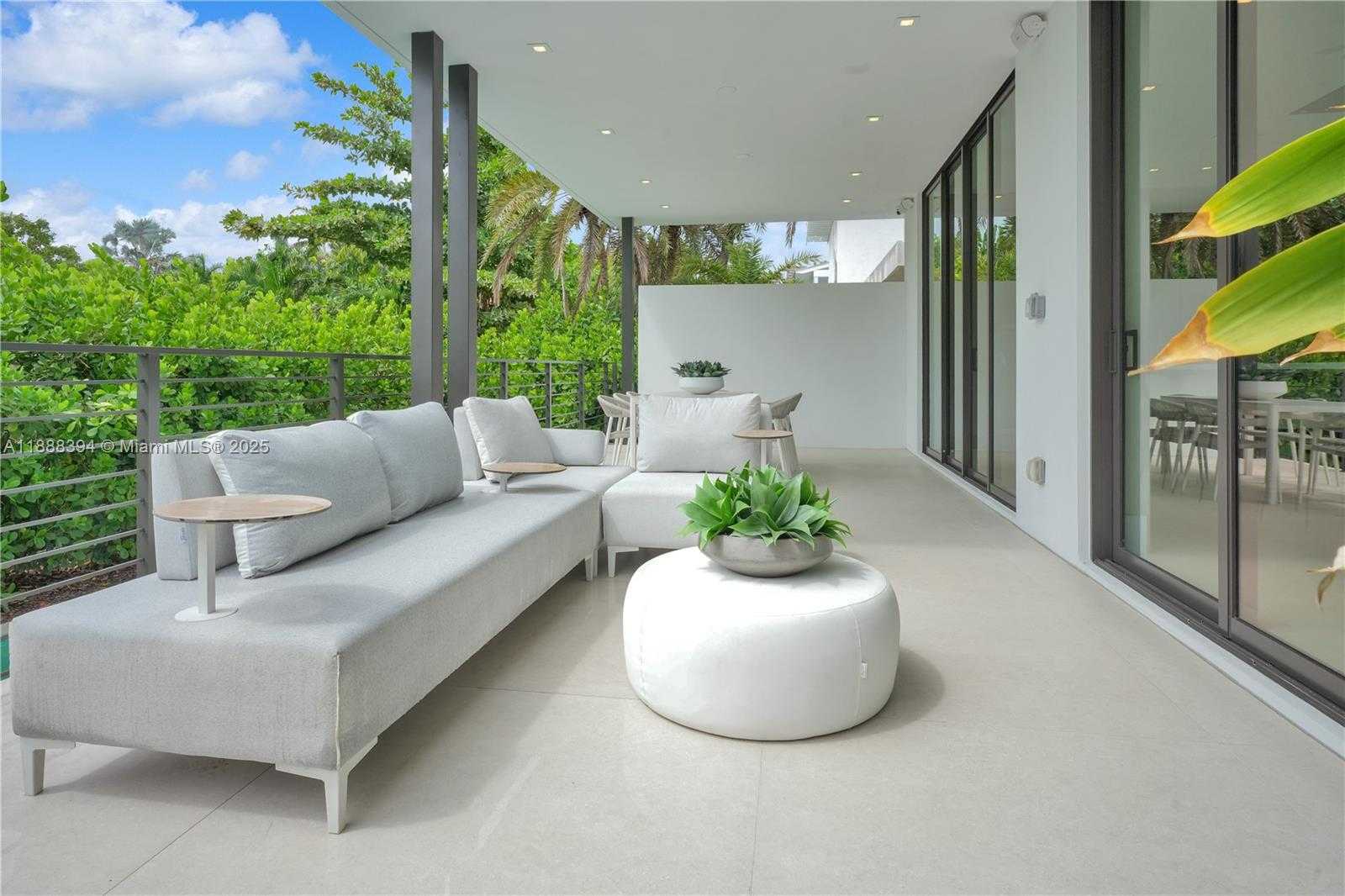 Small Image of 100 HAMPTON LN, Key Biscayne Number 29