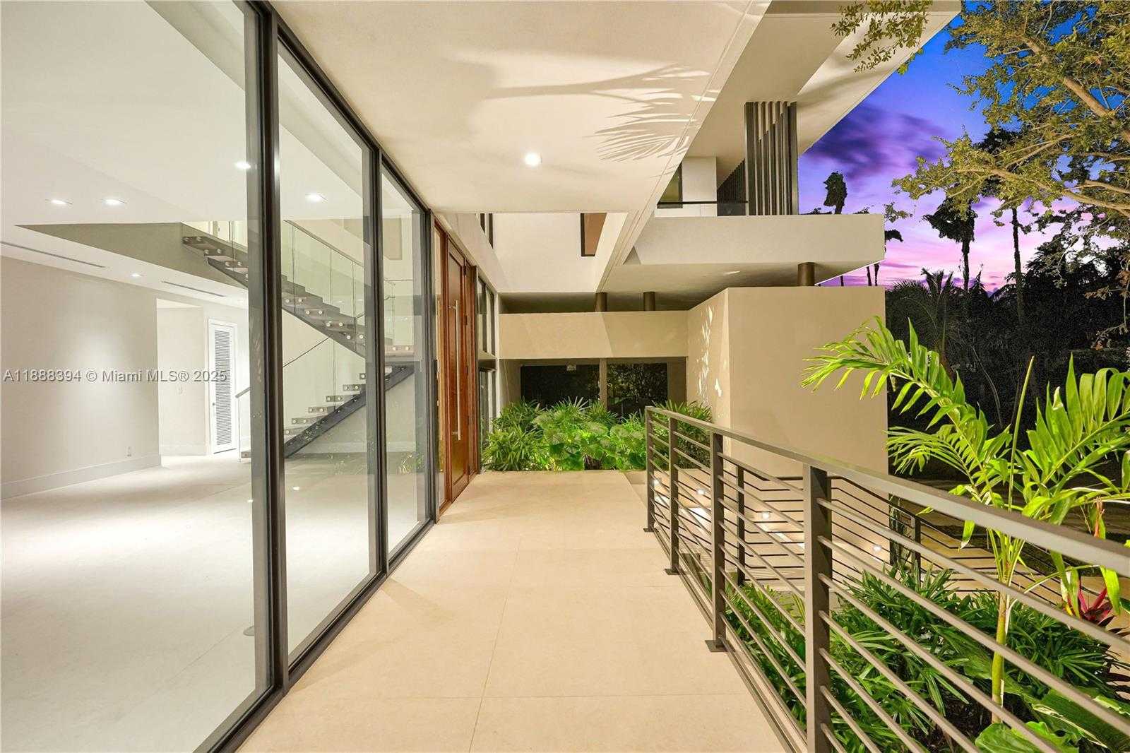 Small Image of 100 HAMPTON LN, Key Biscayne Number 31