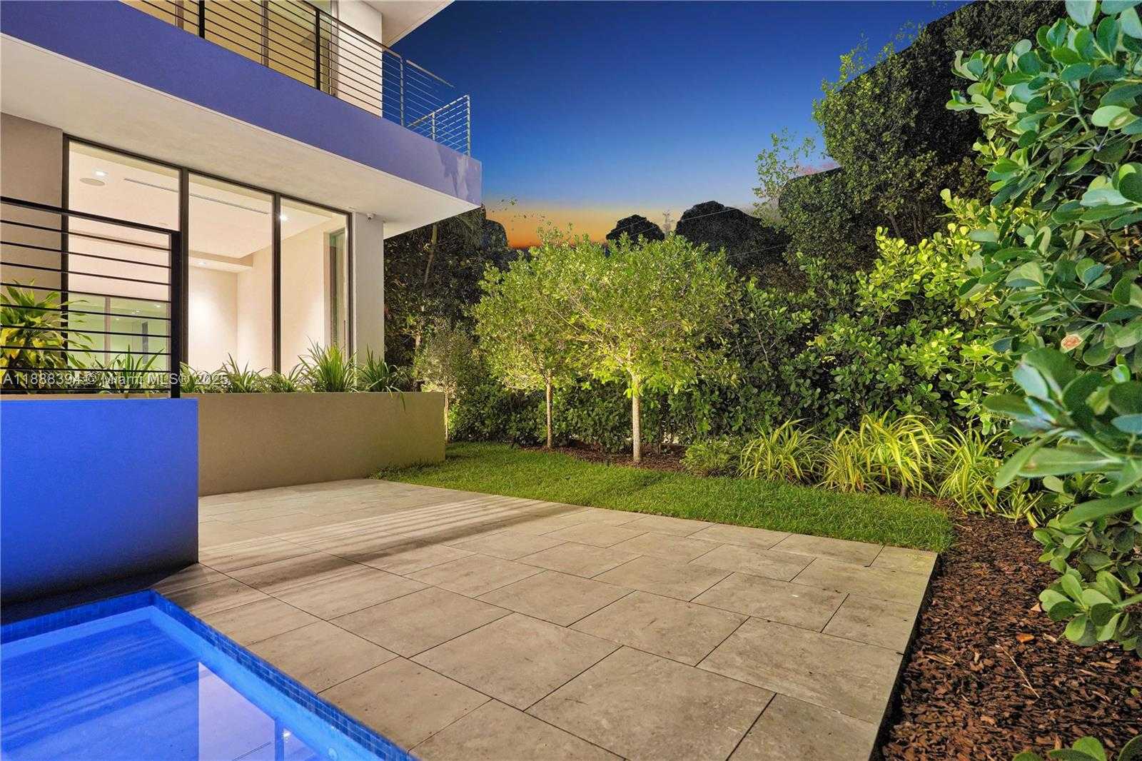 Small Image of 100 HAMPTON LN, Key Biscayne Number 33