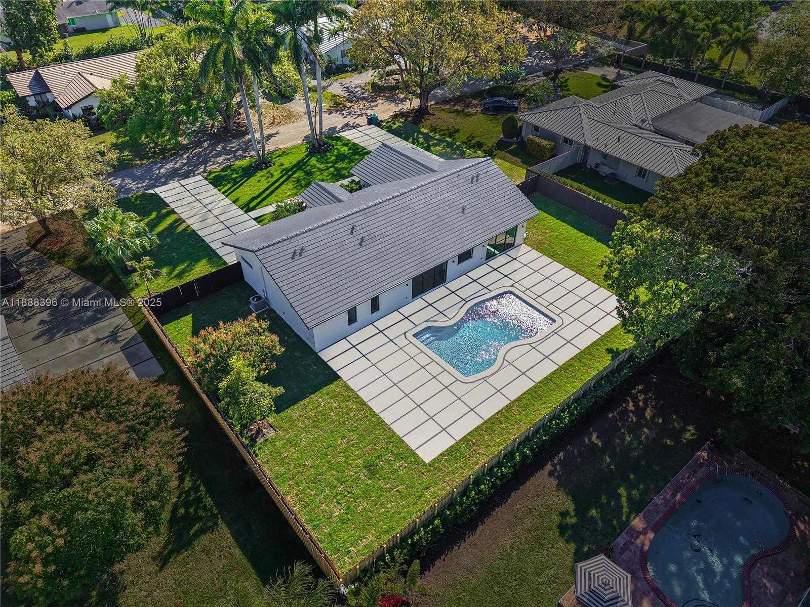 Small Image of 8765 SOUTH WEST 175TH ST, Palmetto Bay Number 2