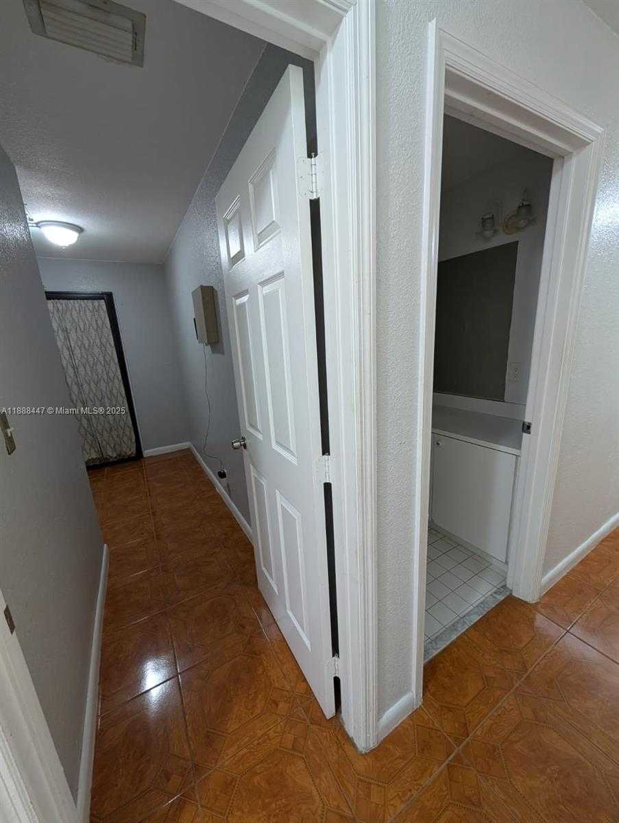 Small Image of 621 SOUTH 24TH AVE, Hollywood Number 12